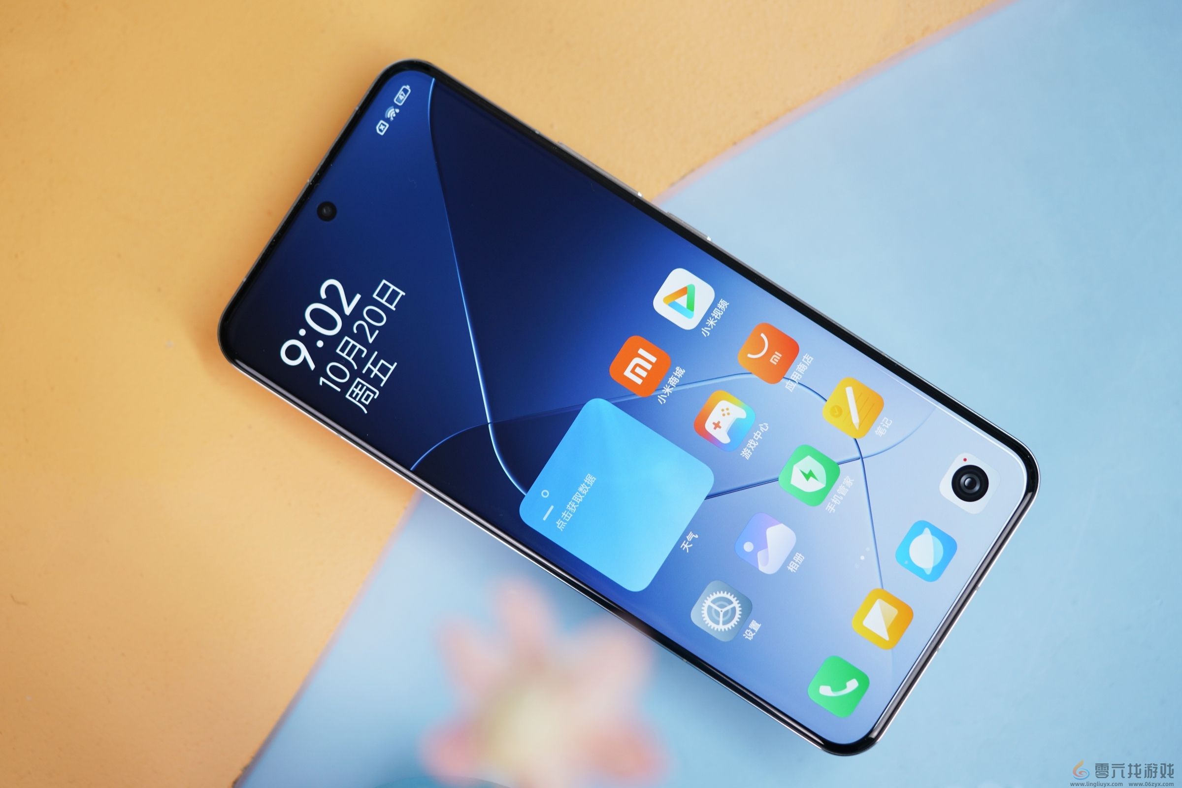 首发骁龙8 Gen4！曝小米15 Pro机身轻量化：手感媲美iPhone(图1)