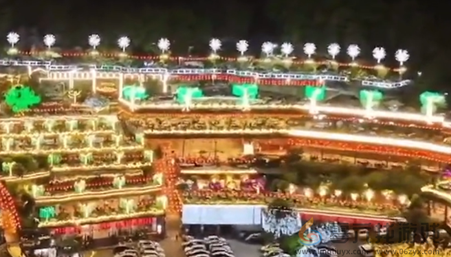 韩国人被重庆火锅吓到了：一座山都是店、世界最大！(图1)