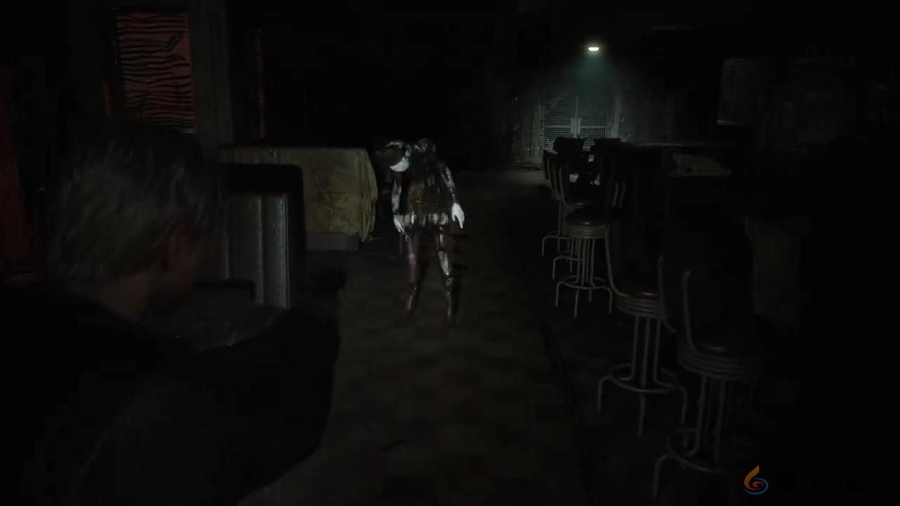 《寂静岭2：重制版》新片段：注意周围 拿武器狂打敌人(图5)