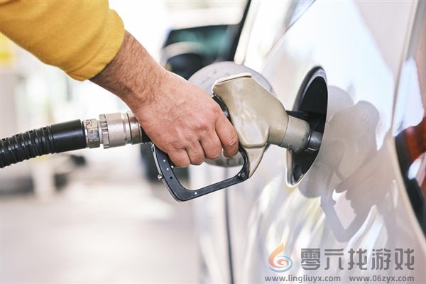 国内油价明晚下调：今年来最大降幅预定 加满一箱省11元(图1)