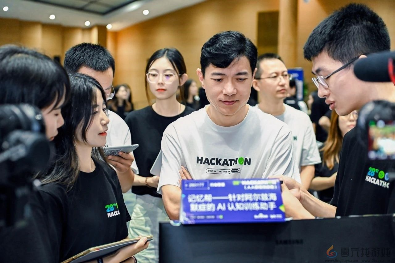 李彦宏：不一定非要学AI专业 任何行业都能与AI结合(图1)