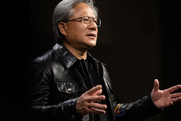 网友偶遇黄仁勋：美国海底捞“兼职”甩面(图3)