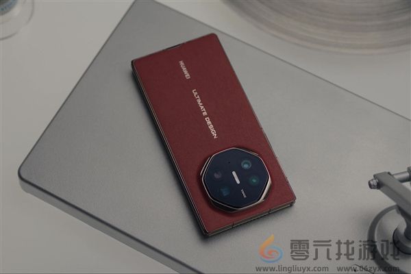 电子茅台！网友89999元在得物预订华为Mate XT非凡大师：你会买溢价手机吗(图1)