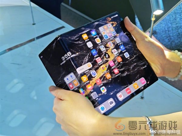 Mate XT被疯炒至10万+！第二家三折叠屏手机也要来了(图1)