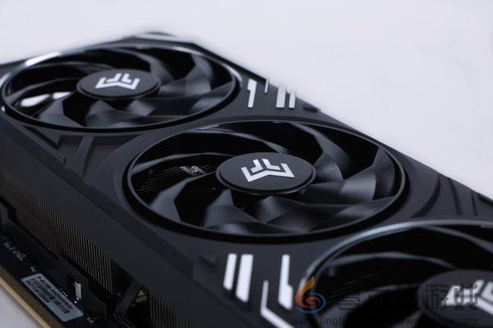 支持DLSS4，从“新”出发|影驰GeForce RTX 5080金属大师OC系列测评(图9)