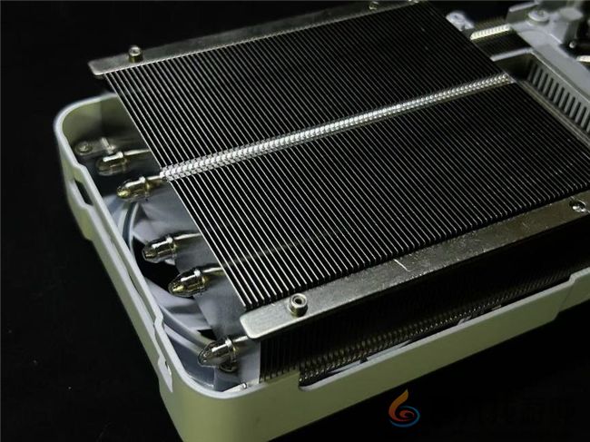 影驰 GeForce RTX 5070 Ti 金属大师 OC评测:DLSS 4超强发挥 影驰 GeForce RTX 5070 Ti 金属大师 OC评测:DLSS 4超强发挥(图18)