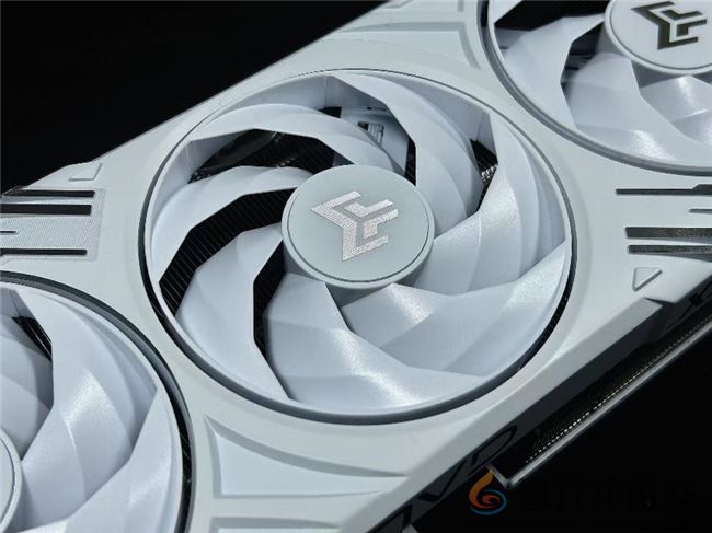 影驰 GeForce RTX 5070 Ti 金属大师 OC评测:DLSS 4超强发挥 影驰 GeForce RTX 5070 Ti 金属大师 OC评测:DLSS 4超强发挥(图19)
