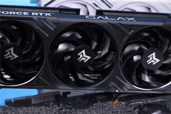 黑科技小钢炮!影驰RTX 5070金属大师OC实测(图5) 黑科技小钢炮!影驰RTX 5070金属大师OC实测(图5)